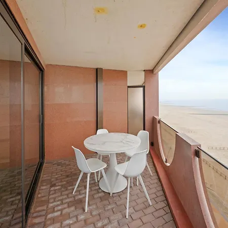 Pretty With Frontal Sea View