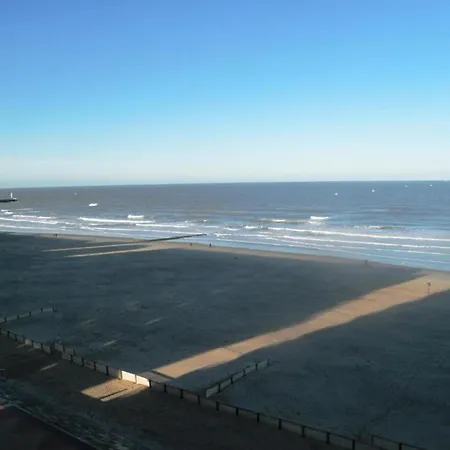 Pretty With Frontal Sea View