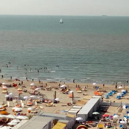 Pretty With Frontal Sea View Apartmán Blankenberge